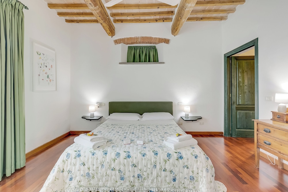 Standard House, Multiple Bedrooms (Relaxing Family Villa Roses Shared)