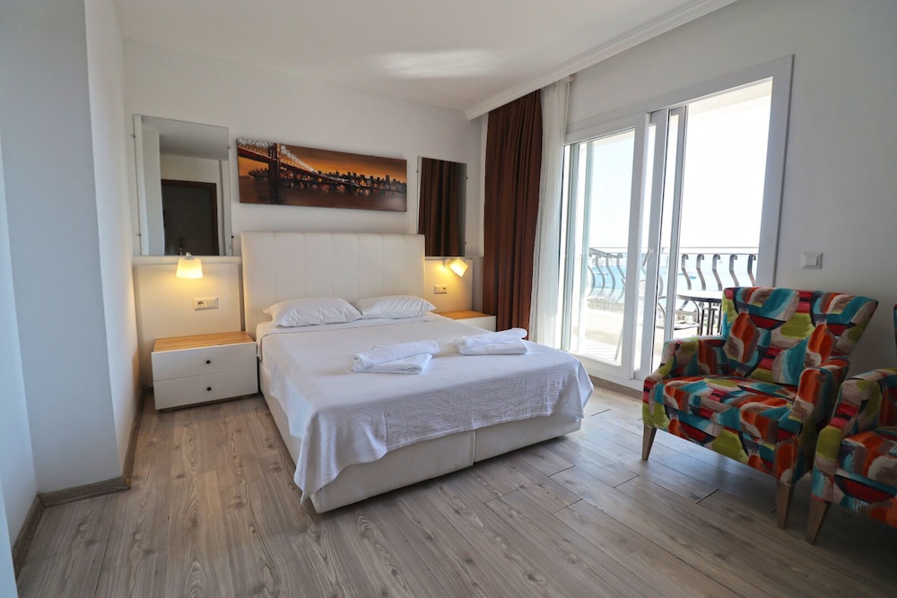 Deluxe Room, Sea View photo 3