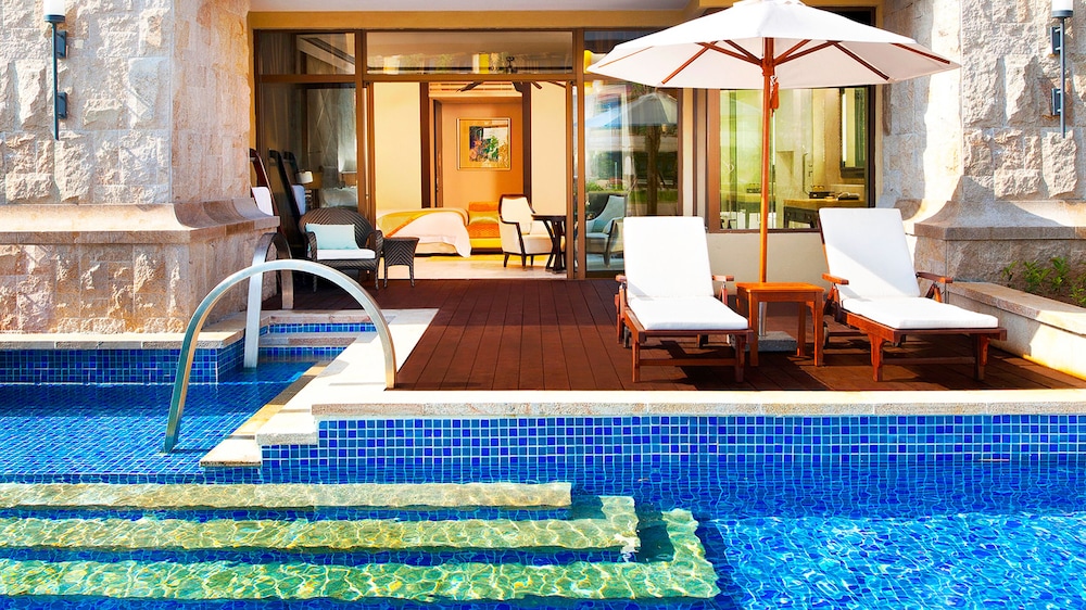 Room, 1 King Bed, Pool Access, Lagoon View - Photo 3