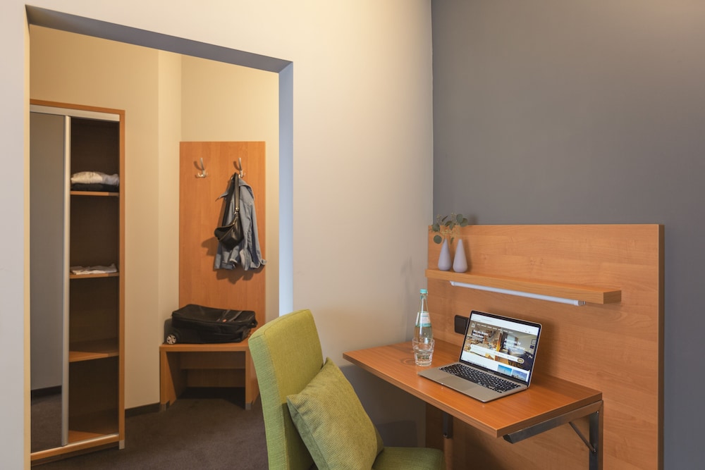Standard Double or Twin Room, 1 Double or 2 Twin Beds photo 2