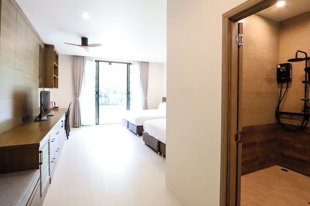 Deluxe Quadruple Room - Photo 11