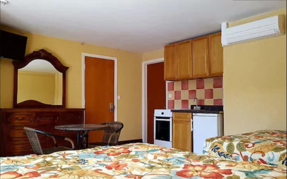 Deluxe Studio, 2 Double Beds photo 2