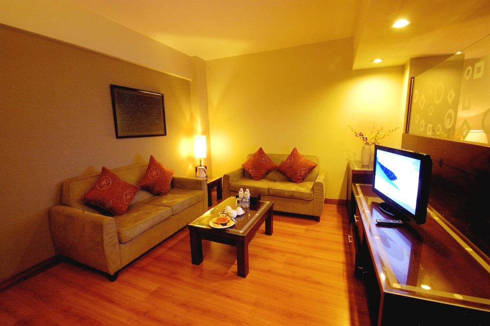 Junior Suite, 1 Queen Bed, City View - Photo 5