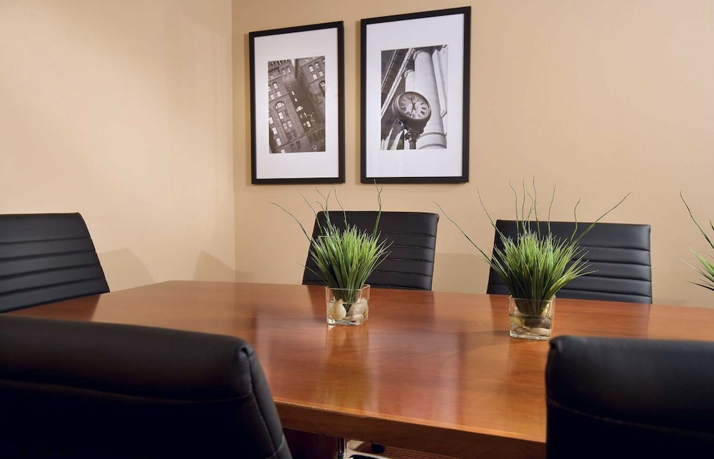 Room, 1 King Bed, Non Smoking (Boardroom) - Photo 5