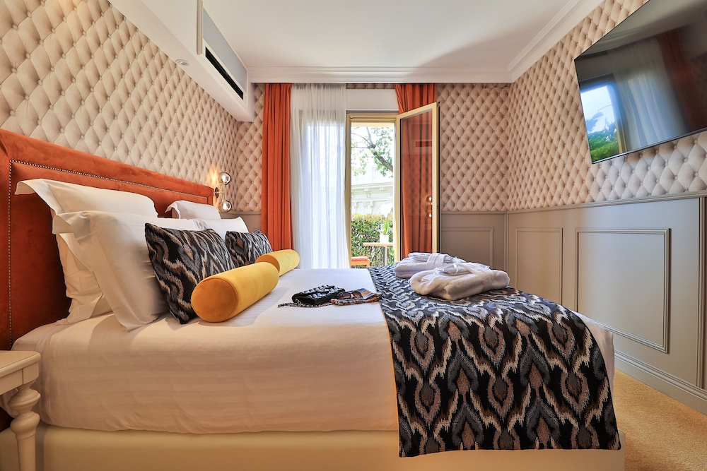Deluxe Room, Garden View - Photo 7
