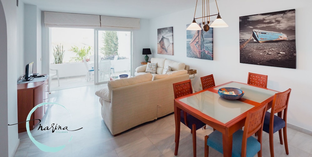 Apartamento, 2 habitaciones, terraza, vista parcial al mar
