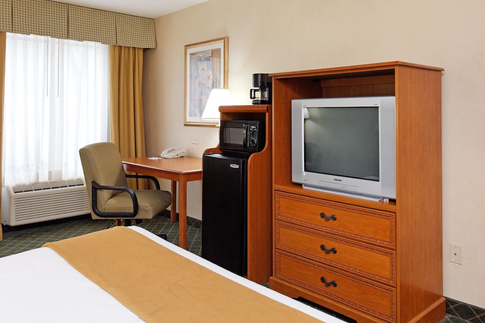 Standard Room, 1 King Bed - Photo 3