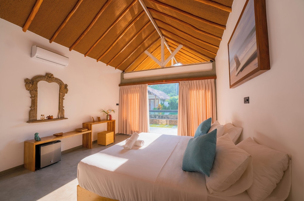 Deluxe Double Room, Pool View
