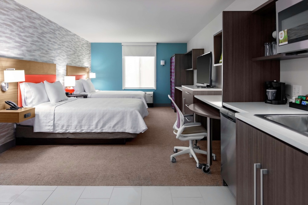 Suite, Multiple Beds, Non Smoking - Photo 3