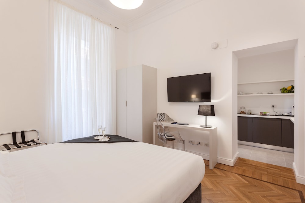 Standard Double Room, 1 Bedroom, Courtyard View photo 2
