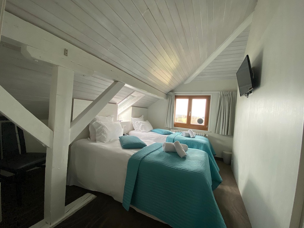 Economy Twin Room