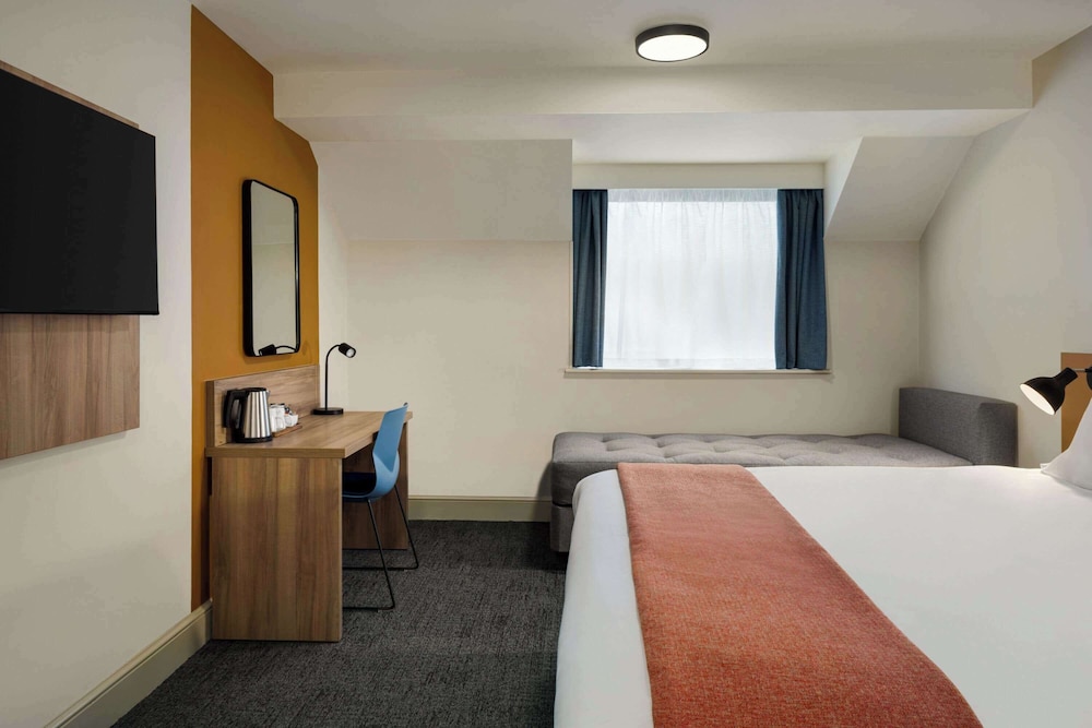 Room (Standard King) - Photo 5