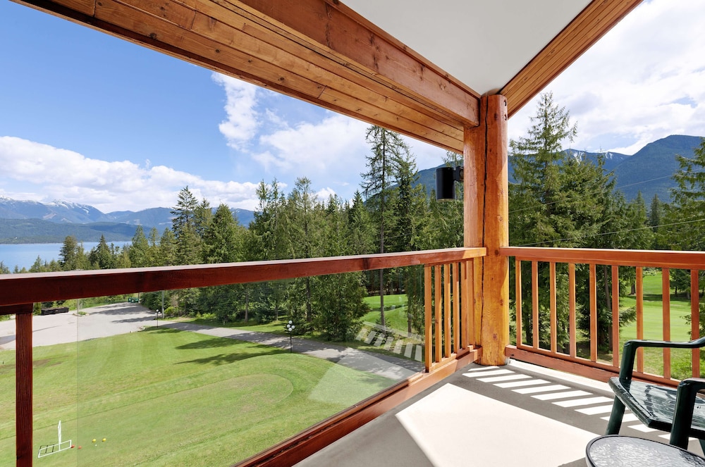 Suite, 1 King Bed, Balcony, Lake View photo 3