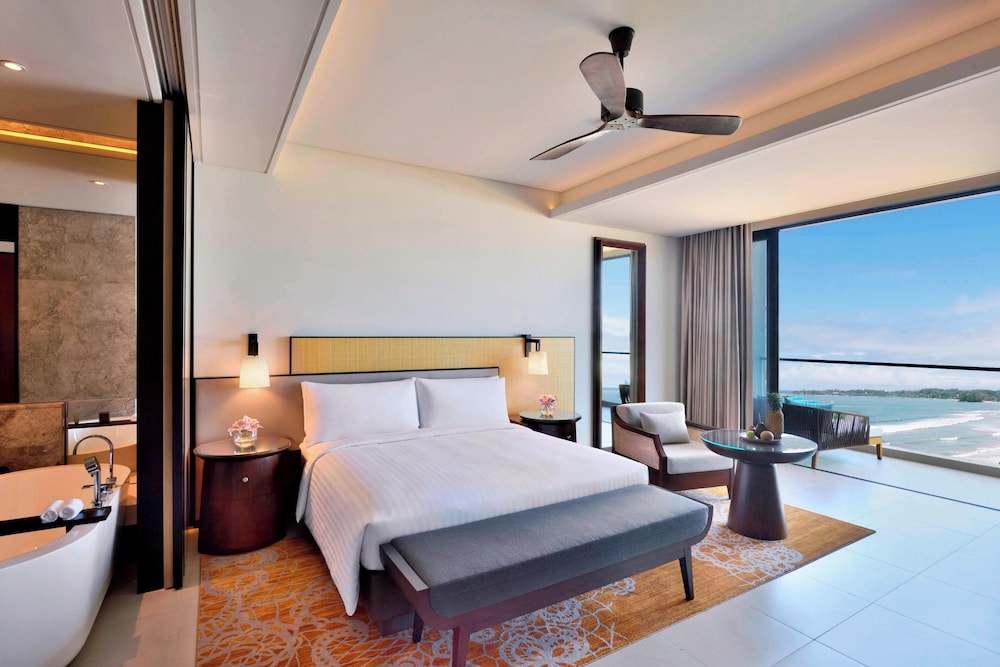 Suite, 1 King Bed, Ocean View photo 3