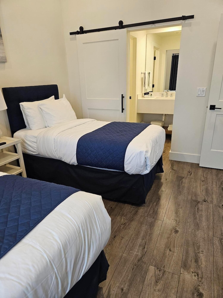 King Marina Family Suite photo 2