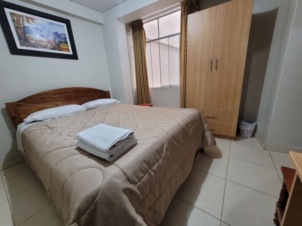 Basic Double Room, 1 Queen Bed, Ensuite, City View photo 2