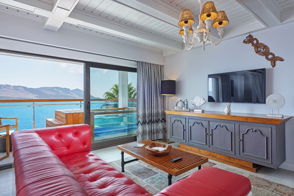 Honeymoon Suite, Jetted Tub photo 1