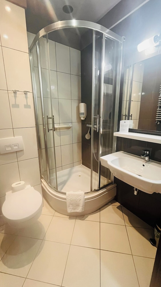 Standard Double Room - Photo 8