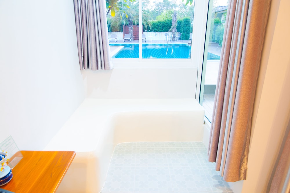 Standard Room With Pool View photo 3