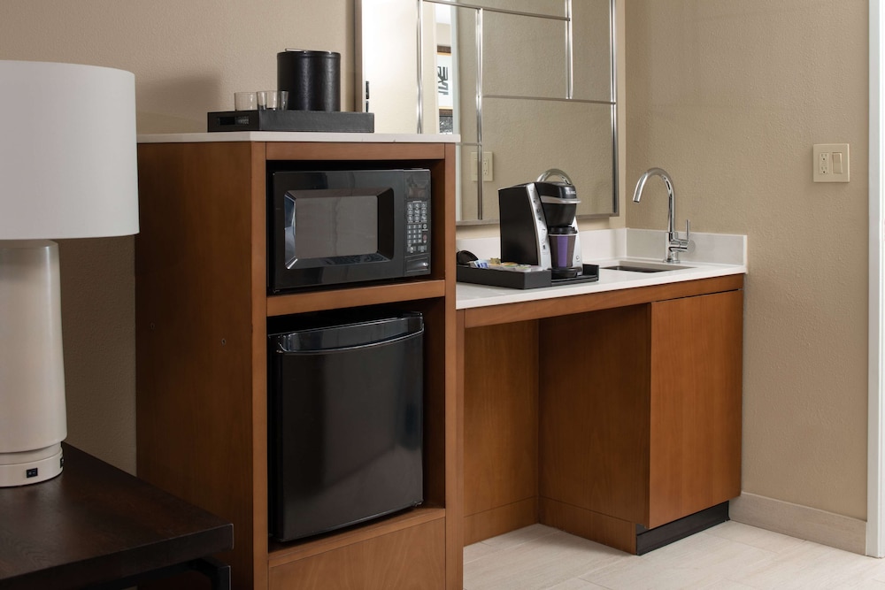 Suite, 1 King Bed, Accessible, Bathtub