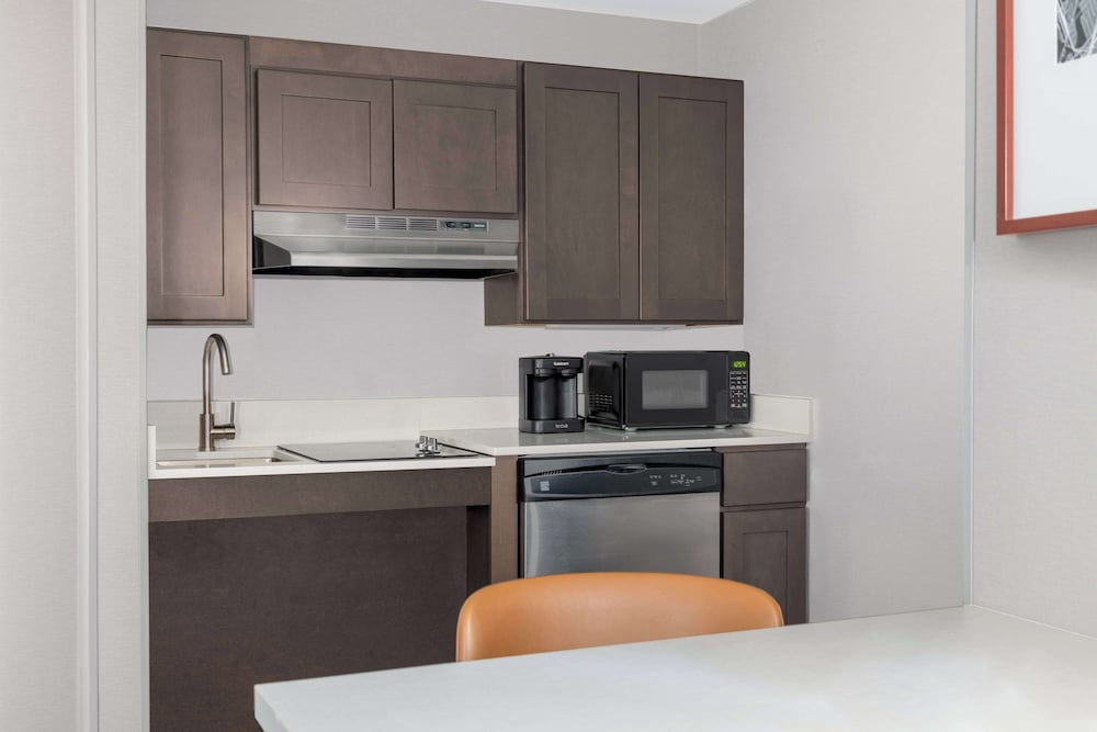 Premium Suite, 2 Queen Beds, Accessible, Bathtub - Photo 3