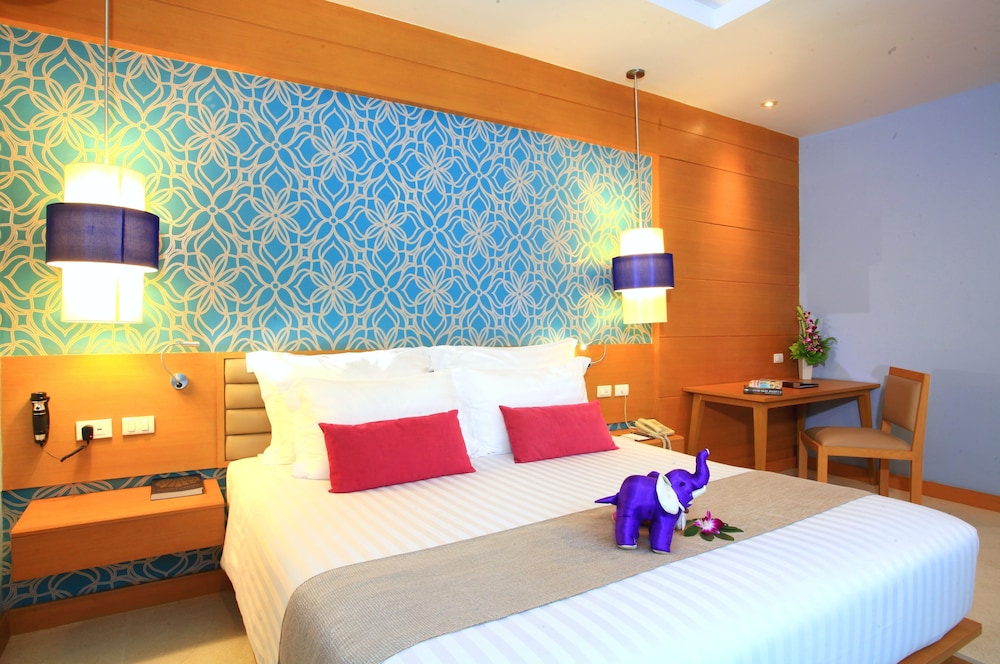 Pool Villa (2 Adult, 2 Children) with Complimentary Mini Bar photo 3