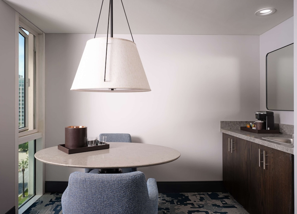 Signature Suite, 1 Bedroom - Photo 4