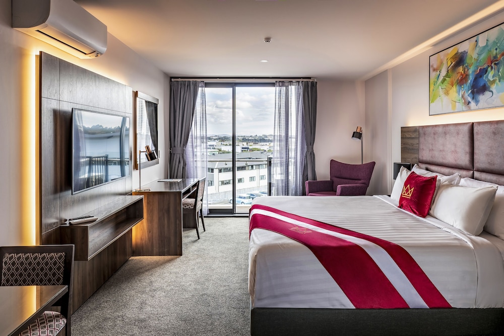 Deluxe Studio Suite