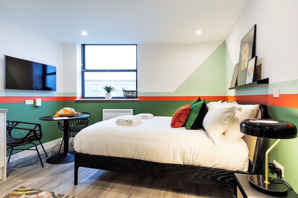 City Room - Photo 8