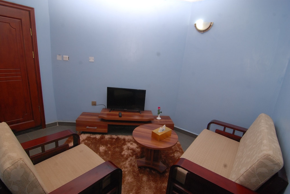Suite - Photo 10
