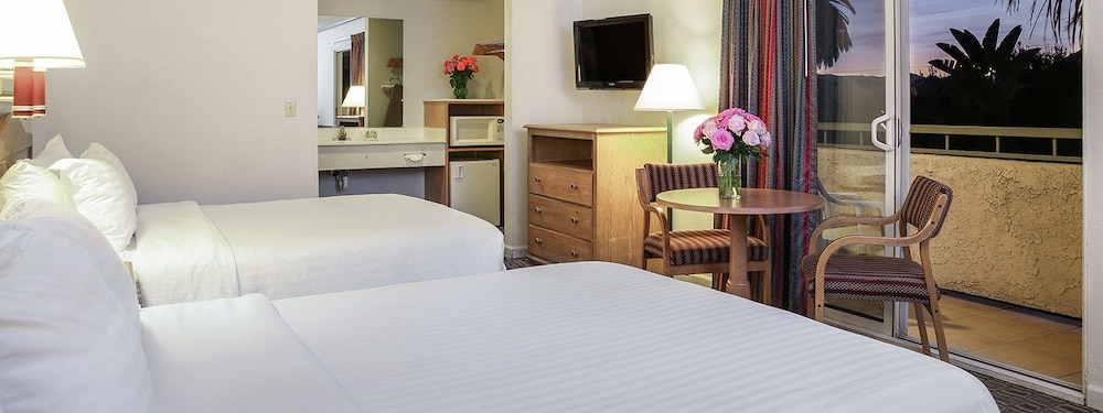 Standard Double Room, 2 Queen Beds photo 1