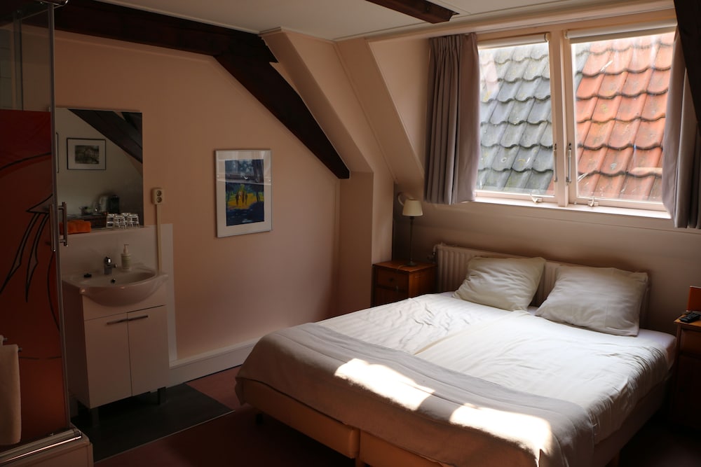 Basic Double Room, 1 Bedroom, Private Bathroom (external toilet) photo 1
