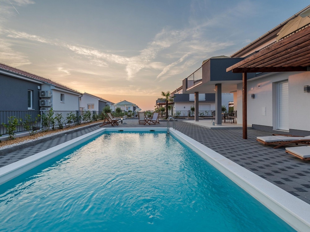 Villa photo 3