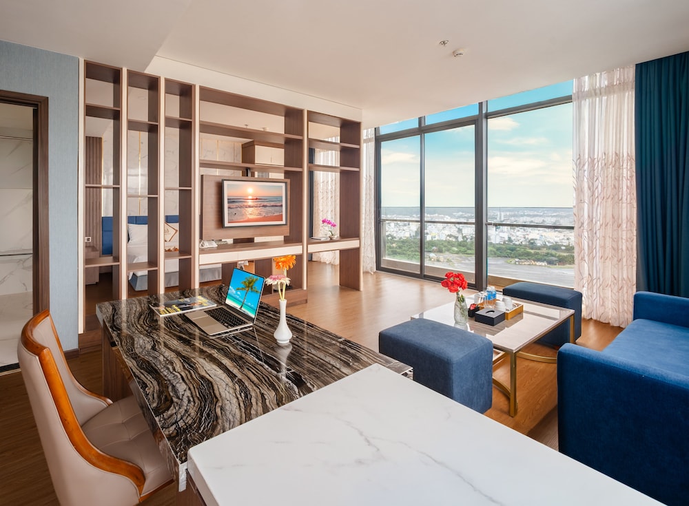 Premium Double Room, Balcony, Partial Ocean View photo 1