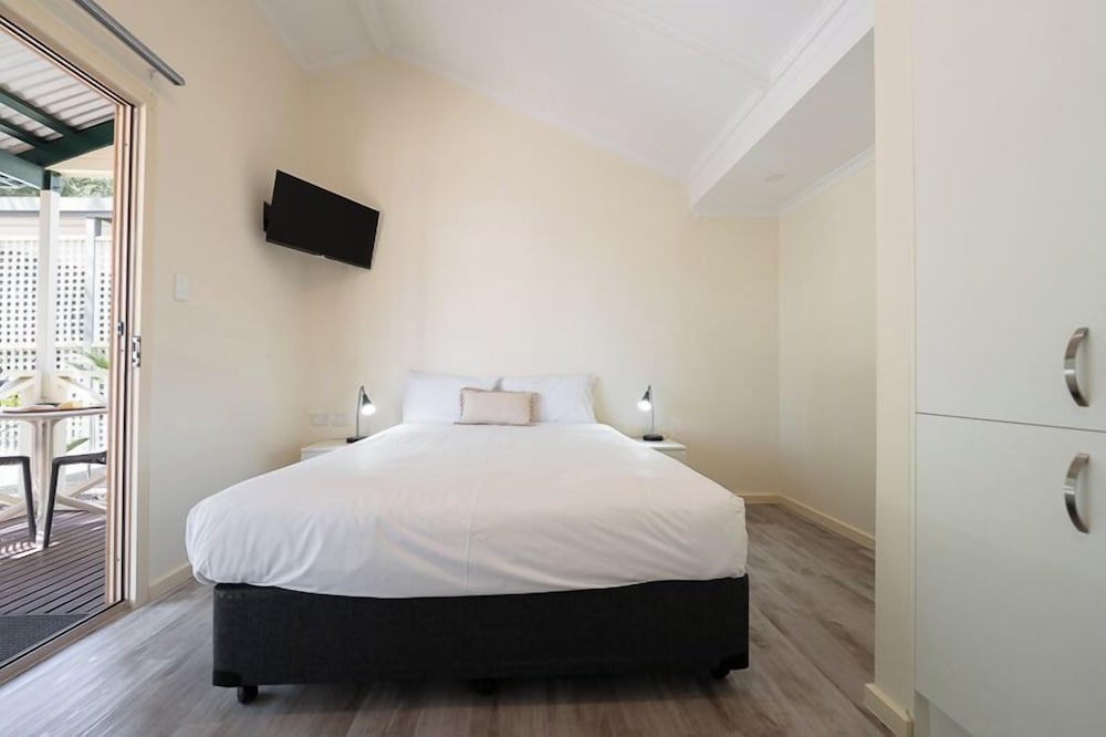 Family Room, 2 Bedrooms (sleep 5)
