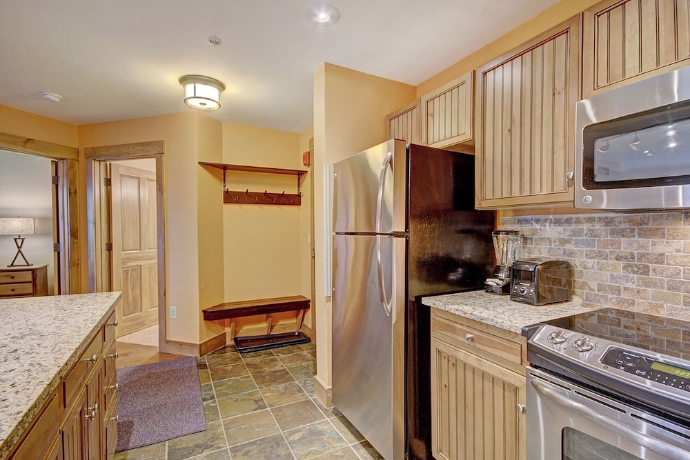 Apartment, 2 Bedrooms - Photo 2