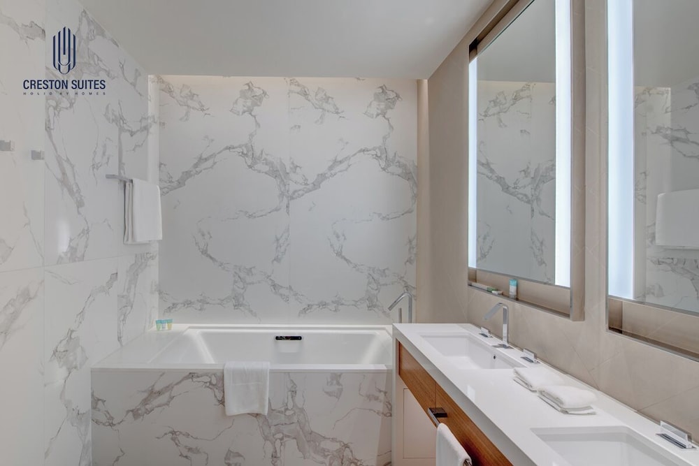 Stylish 2BR in Address Residences Dubai Opera - Access to Pool and Gym
