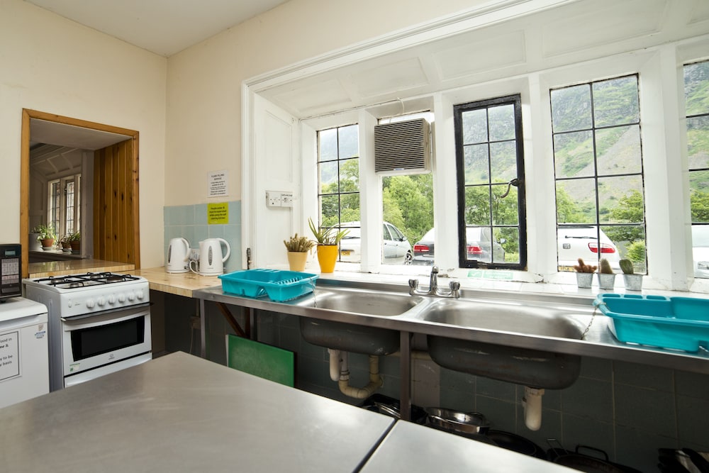 Shared Dormitory, Women only, Shared Bathroom ( Sleeps 6) photo 2