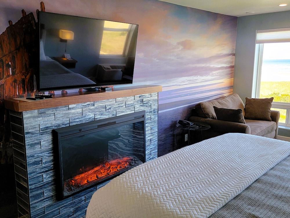 Oceanfront 2 Bedroom Suite, Jetted Tub, Fireplace - Not Pet Friendly photo 2