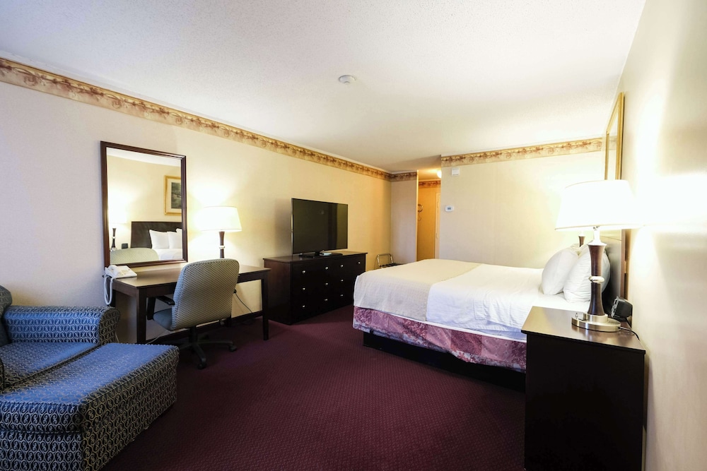 Suite, 1 King Bed, Fireplace - Photo 6