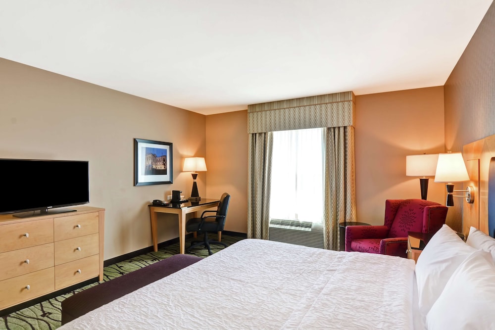 One King Bed, Non-Smoking, Accessible - Photo 2