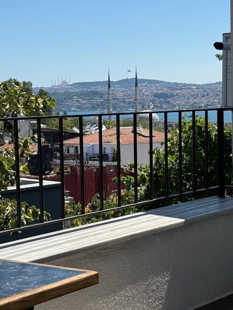 Deluxe Room with Sea View photo 2