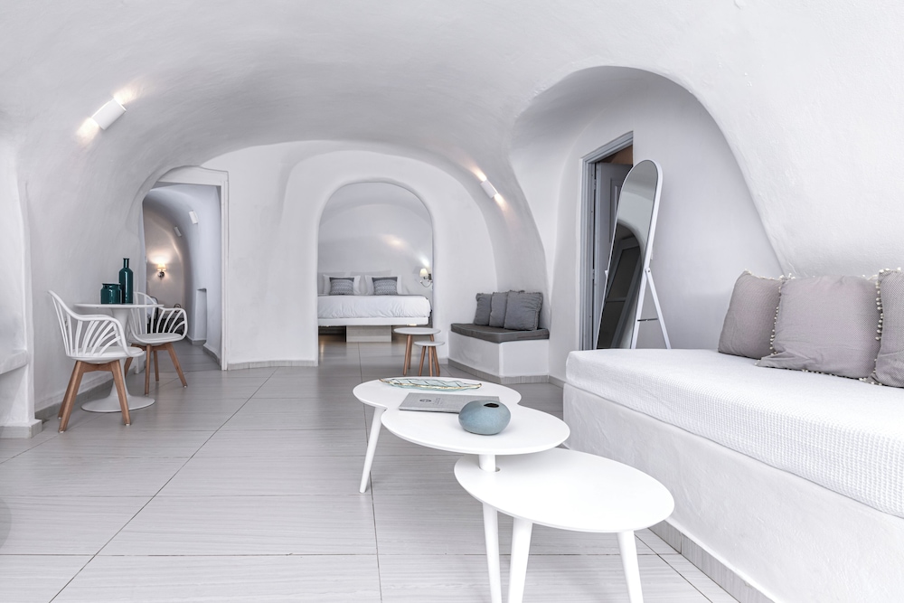 Two Bedroom Cave Suite with Caldera & Sea View