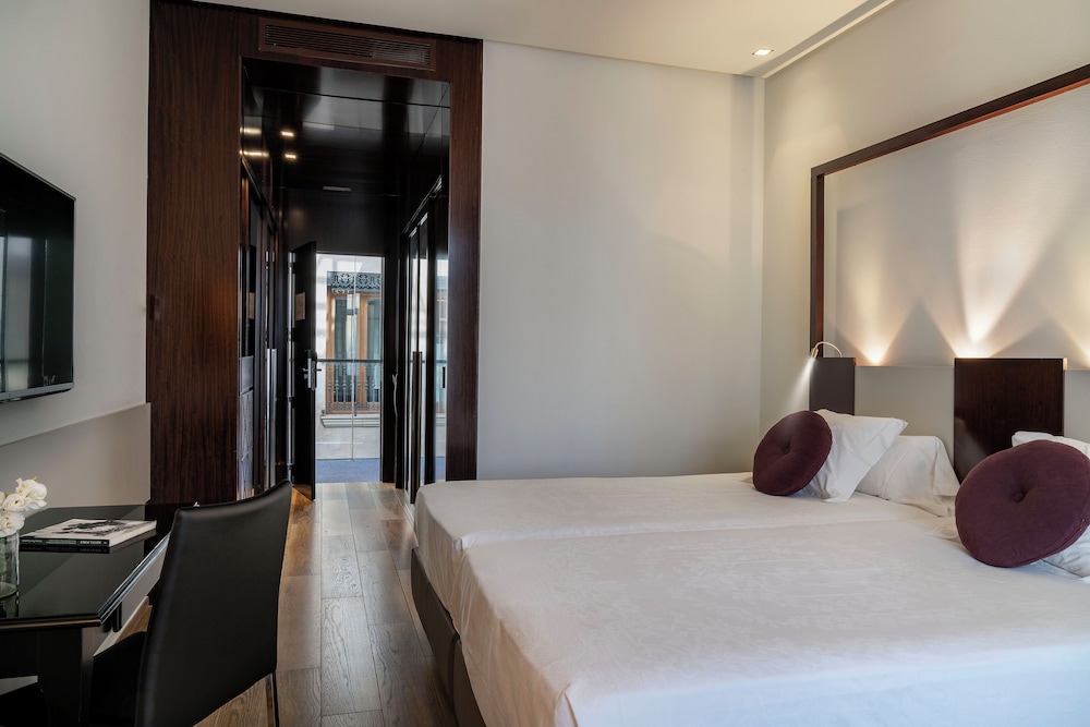 Superior Room, City View - Photo 6