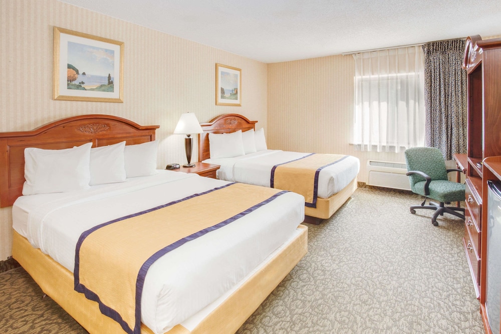 Standard Room, 2 Queen Beds photo 1