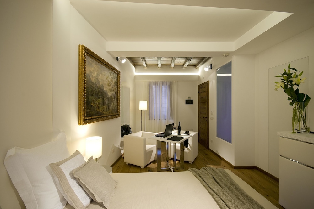 Classic Suite, 1 Queen Bed photo 1