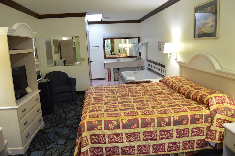 Deluxe Room, 1 King Bed photo 2