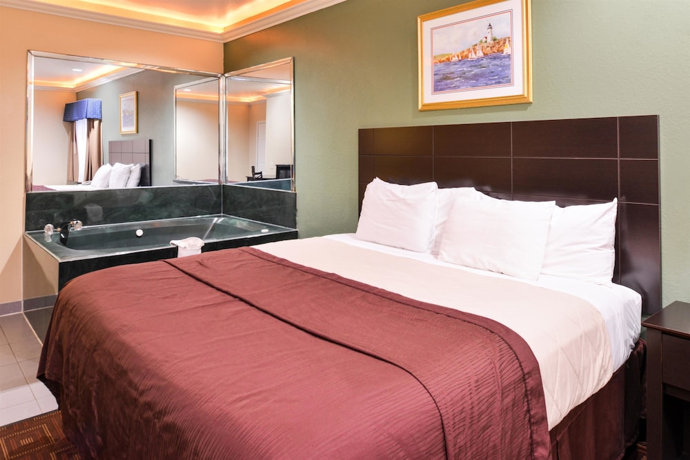 Suite, 1 King Bed, Jetted Tub - Photo 1