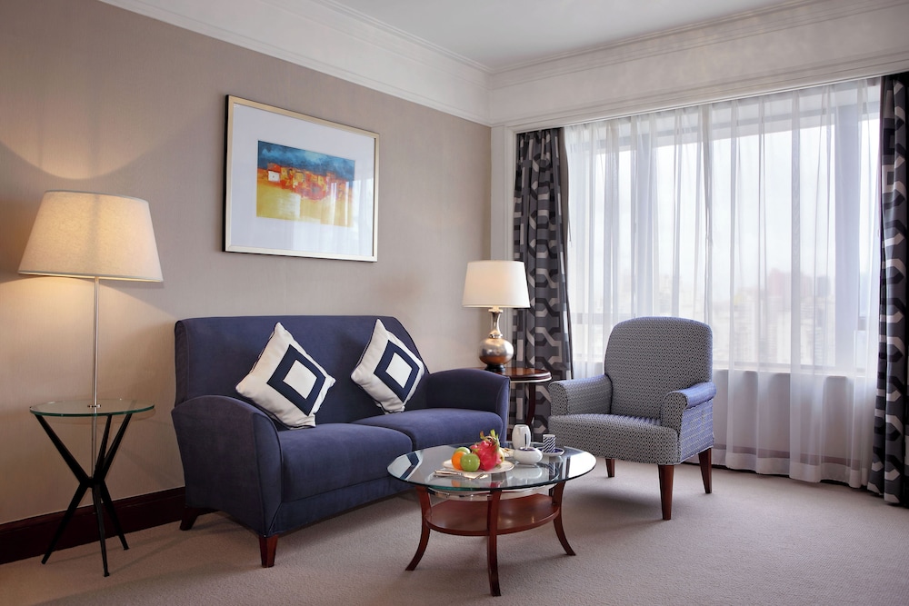 Deluxe Suite with Lounge Access photo 3