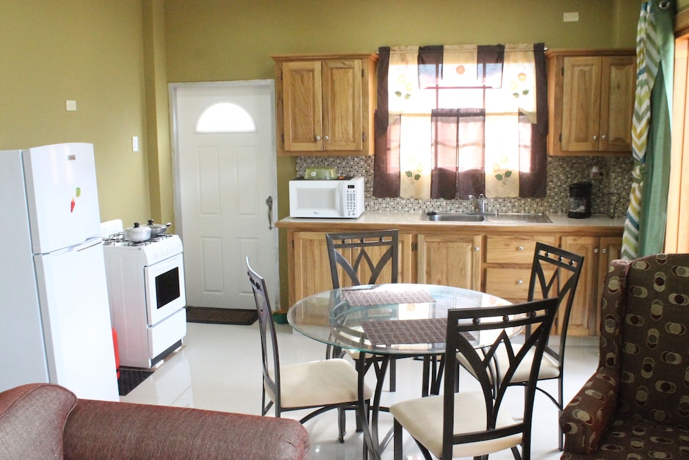 Luxury Condo, 2 Bedrooms, Partial Ocean View, Poolside photo 2